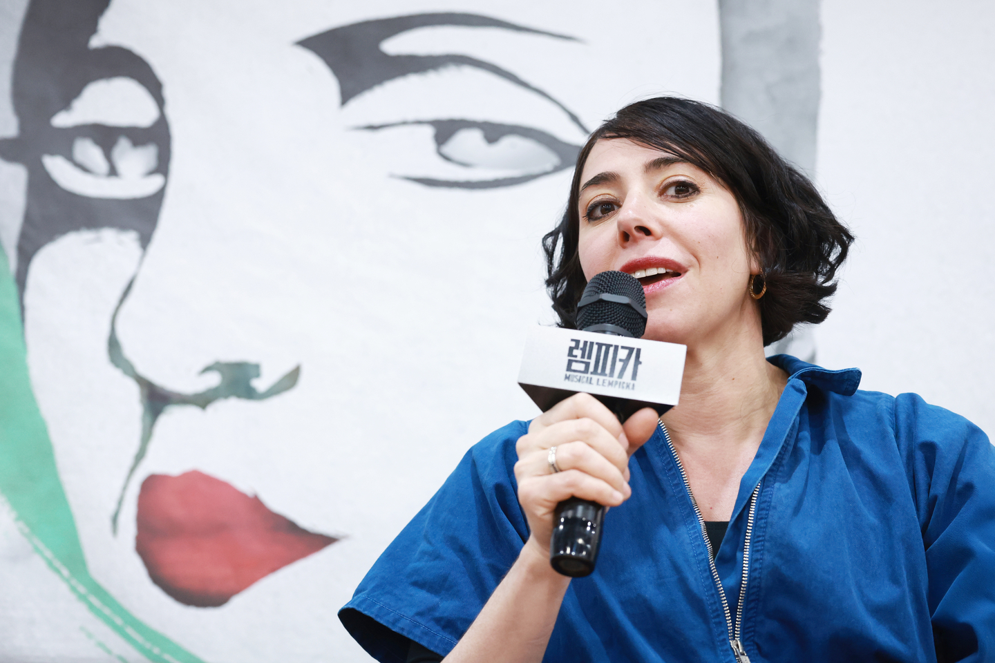 Musical director Rachel Chavkin speaks to reporters ahead of ″Lempicka″'s March opening in Korea, on Thursday at the Gangdong Arts Center in Gangdong District, eastern Seoul. [YONHAP]