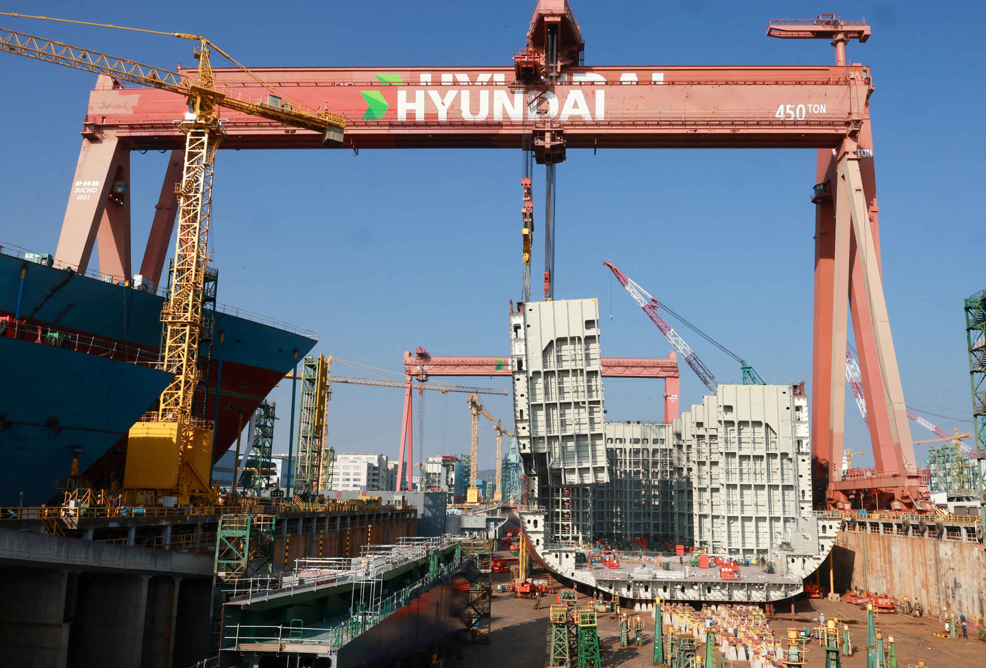 A general view shows HD Hyundai Heavy Industries Ulsan Shipyard in Ulsan on Dec. 29, 2023. [REUTERS/YONHAP] 