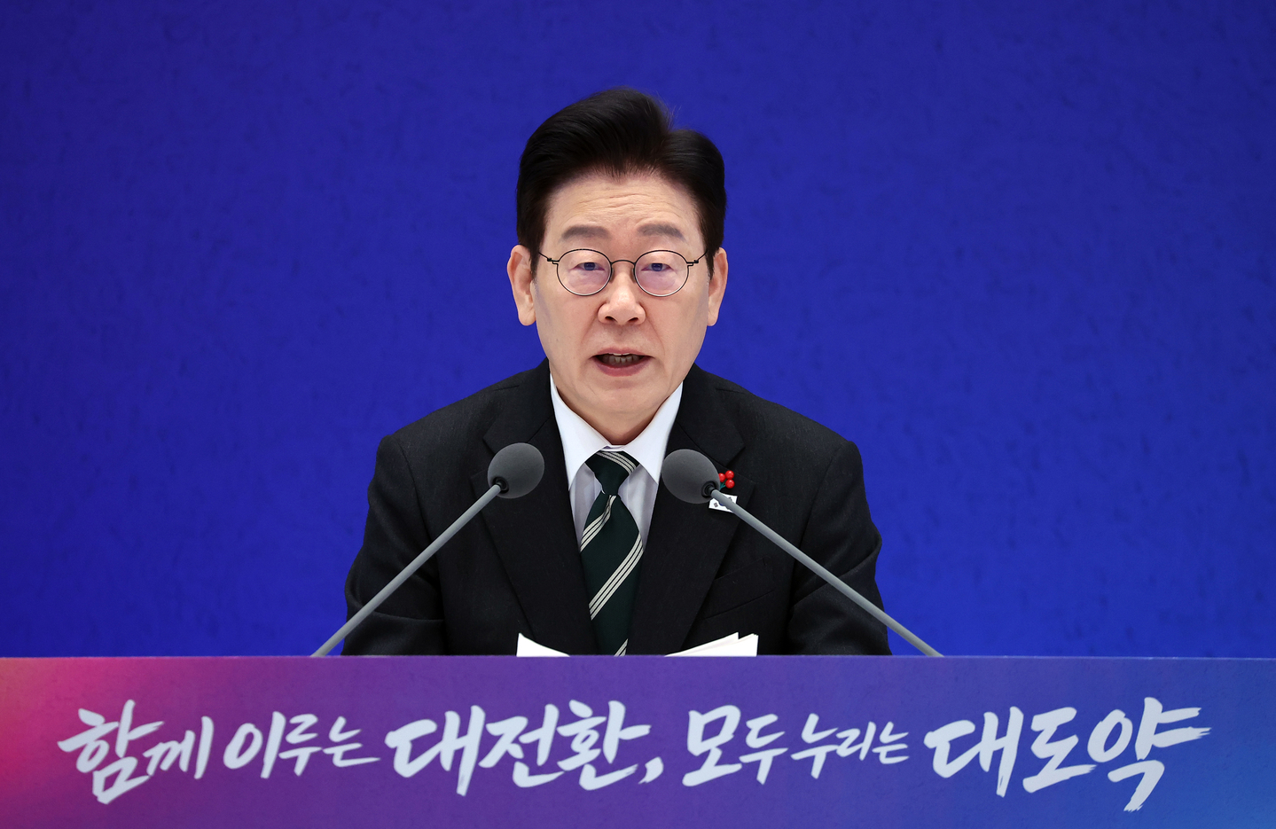 President Lee Jae Myung holds a press conference for the new year at the Blue House in central Seoul on Jan. 21. [YONHAP]