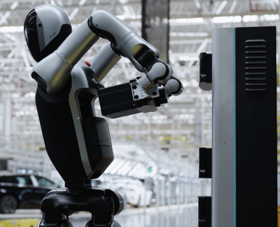 UBTech Robotics' Walker S2 humanoid robot is able to swap its battery on its own in three minutes. [SCREEN CAPTURE] 