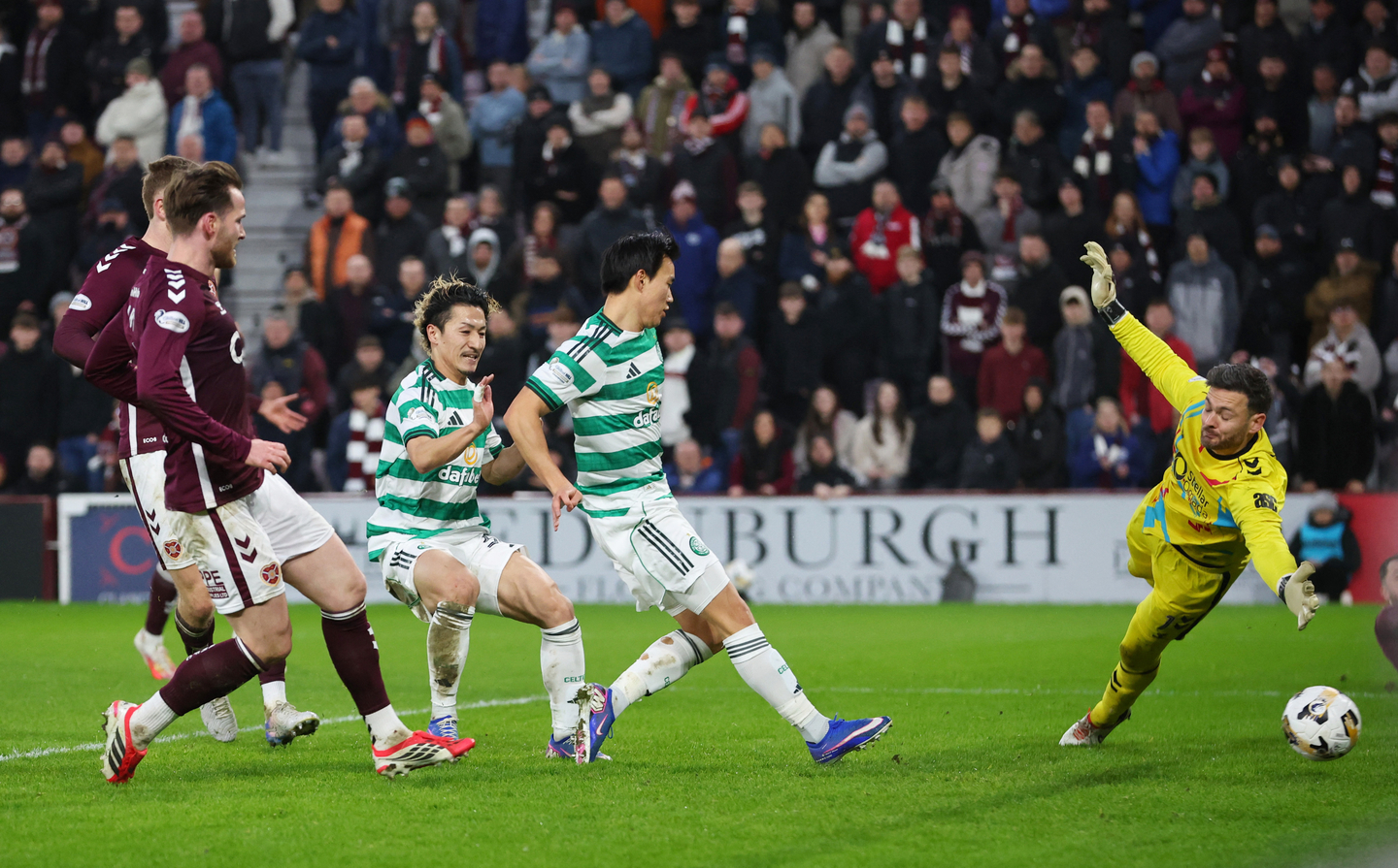 Celtic winger Yang Hyun-jun, second from right, scores during a Scottish Premiership match against Heart of Midlothian at Tynecastle Park in Edinburgh, Scotland, on Jan. 25. [REUTERS/YONHAP] 