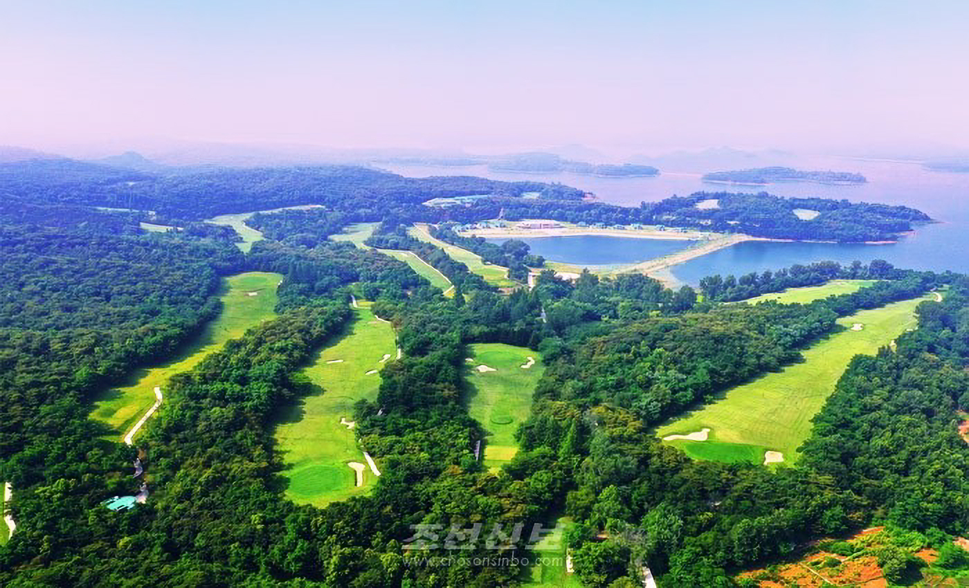 This July 21, 2025, file photo, released by the Chosun Sinbo, a Tokyo-based pro-Pyongyang newspaper, shows the Pyongyang Golf Complex in North Korea. [YONHAP] 