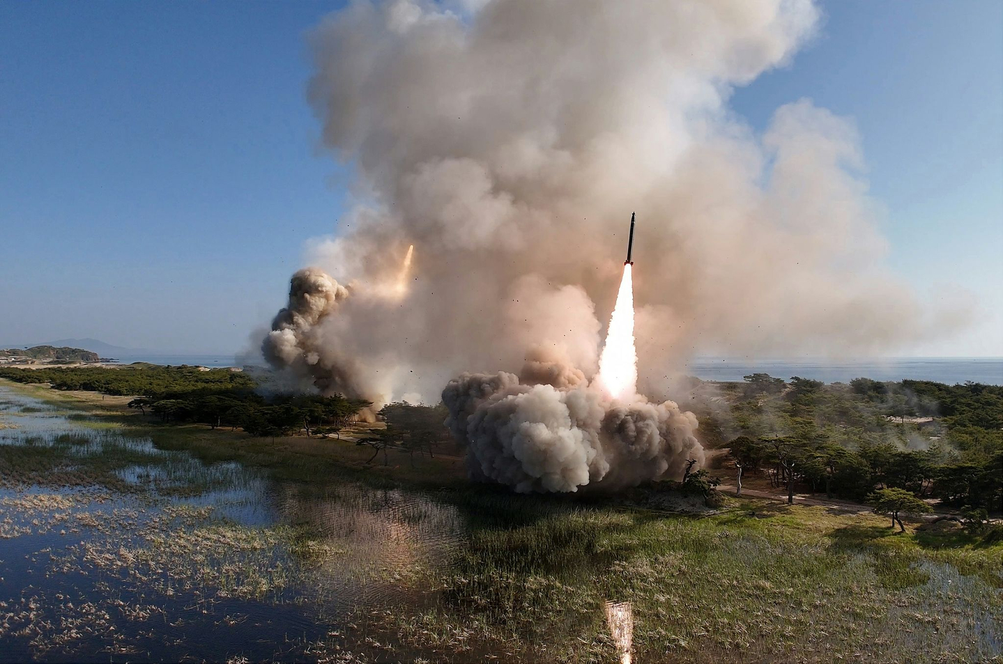 North Korea conducts a long-range artillery and missile strike drill on May 8, 2025. [NEWS1]