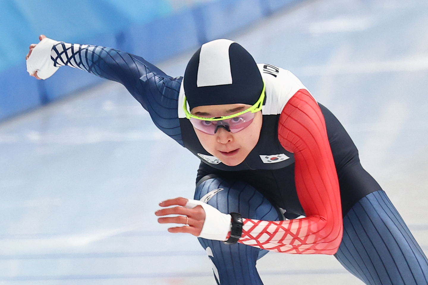 Speed skater Kim Min-sun trains at the speed skating oval inside the Heilongjiang Winter Sports Training Center in Harbin, China. on Feb. 5, 2024, two days before the opening of the Asian Winter Games. [YONHAP]
