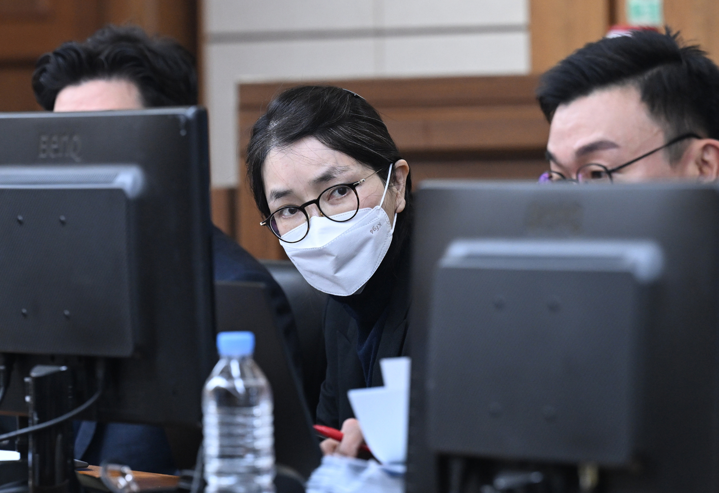 Former first lady Kim Keon Hee, center, is seen during the final hearing on charges of violating the Capital Market Act held at the Seoul Central District Court in Seocho District, southern Seoul, on Dec. 3, 2025. [JOINT PRESS CORPS]