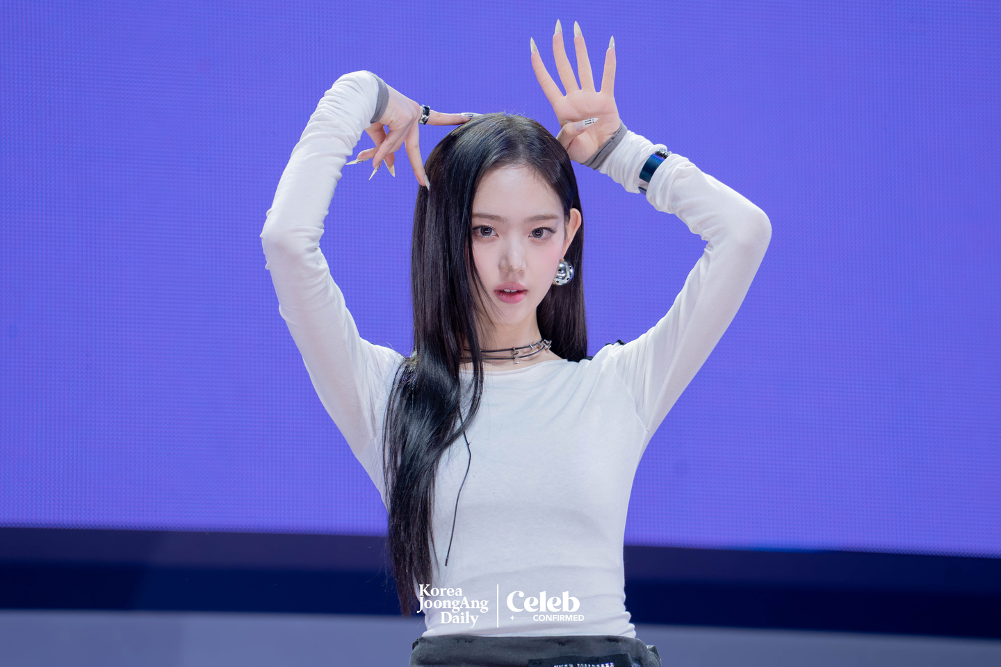 KiiiKiii’s Leesol poses for photos during a showcase for the release of the group’s second EP, “Delulu Pack,” at Yes24 Live Hall in eastern Seoul on Jan. 26 [DANIELA GONZALEZ PEREZ]