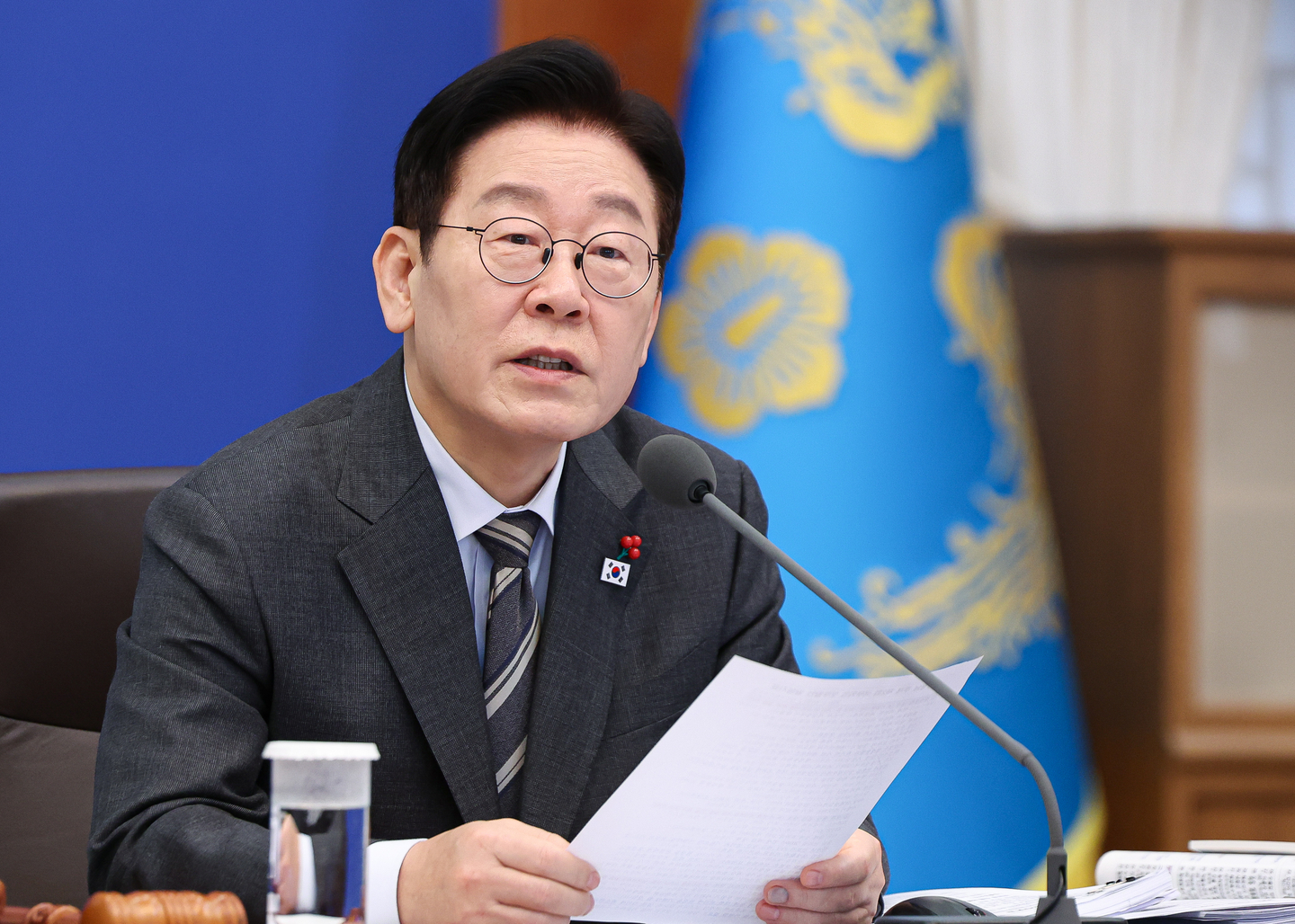 President Lee Jae Myung speaks at a Cabinet meeting at the Blue House in Jongno District, central Seoul, on Jan. 20. [JOINT PRESS CORPS]
