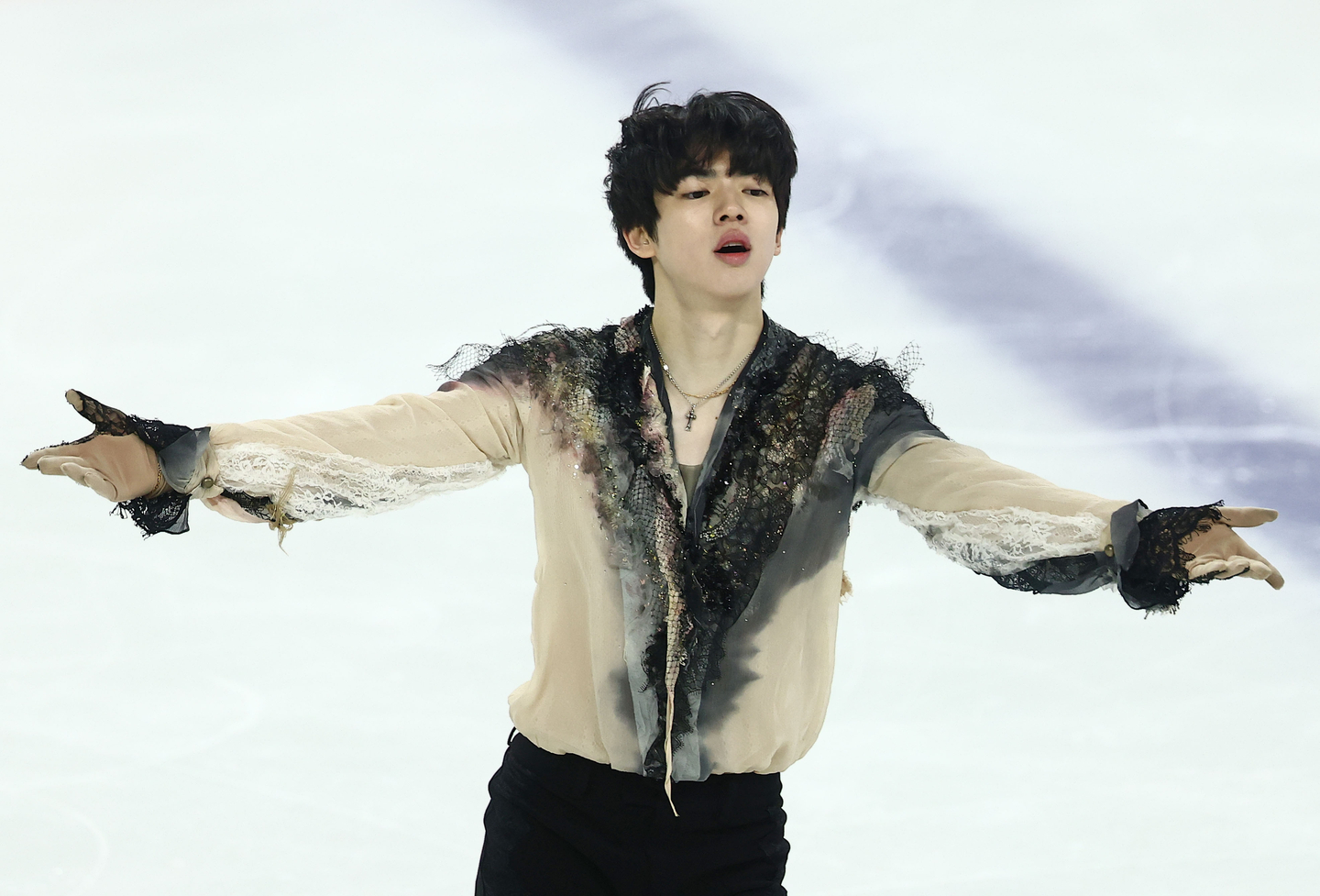 Cha Jun-hwan performs during the men’s singles free skating event at the 80th Korean Figure Skating Championships at Mokdong Ice Rink in western Seoul on Jan. 4. [YONHAP]