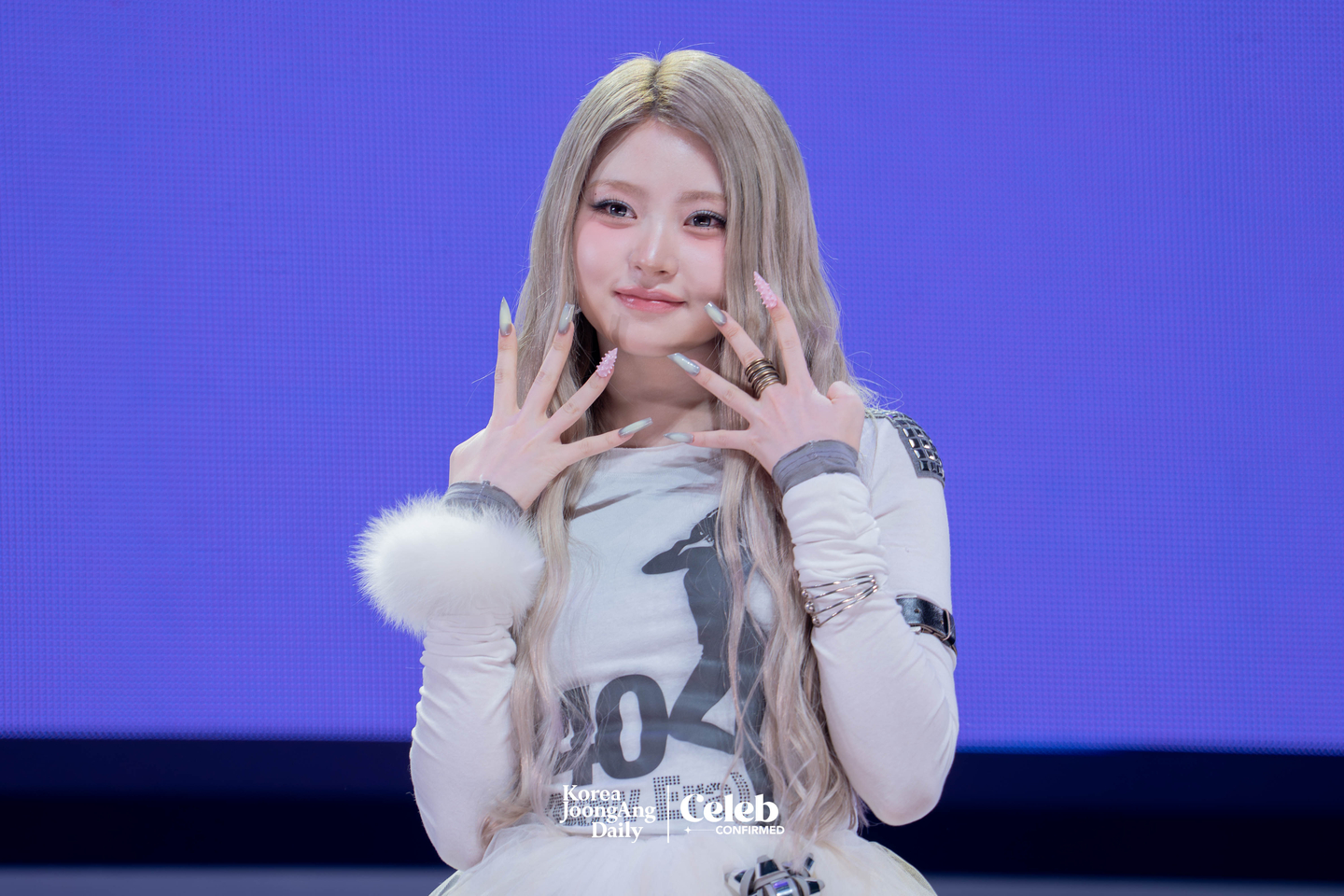 KiiiKiii’s Haum poses for photos during a showcase for the release of the group’s second EP, “Delulu Pack,” at Yes24 Live Hall in eastern Seoul on Jan. 26 [DANIELA GONZALEZ PEREZ]