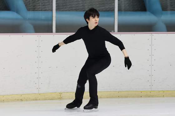 Cha Jun-hwan practices at the ice skating rink at the Taereung Training Center in Nowon District, northern Seoul, on Jan. 8. [YONHAP] 