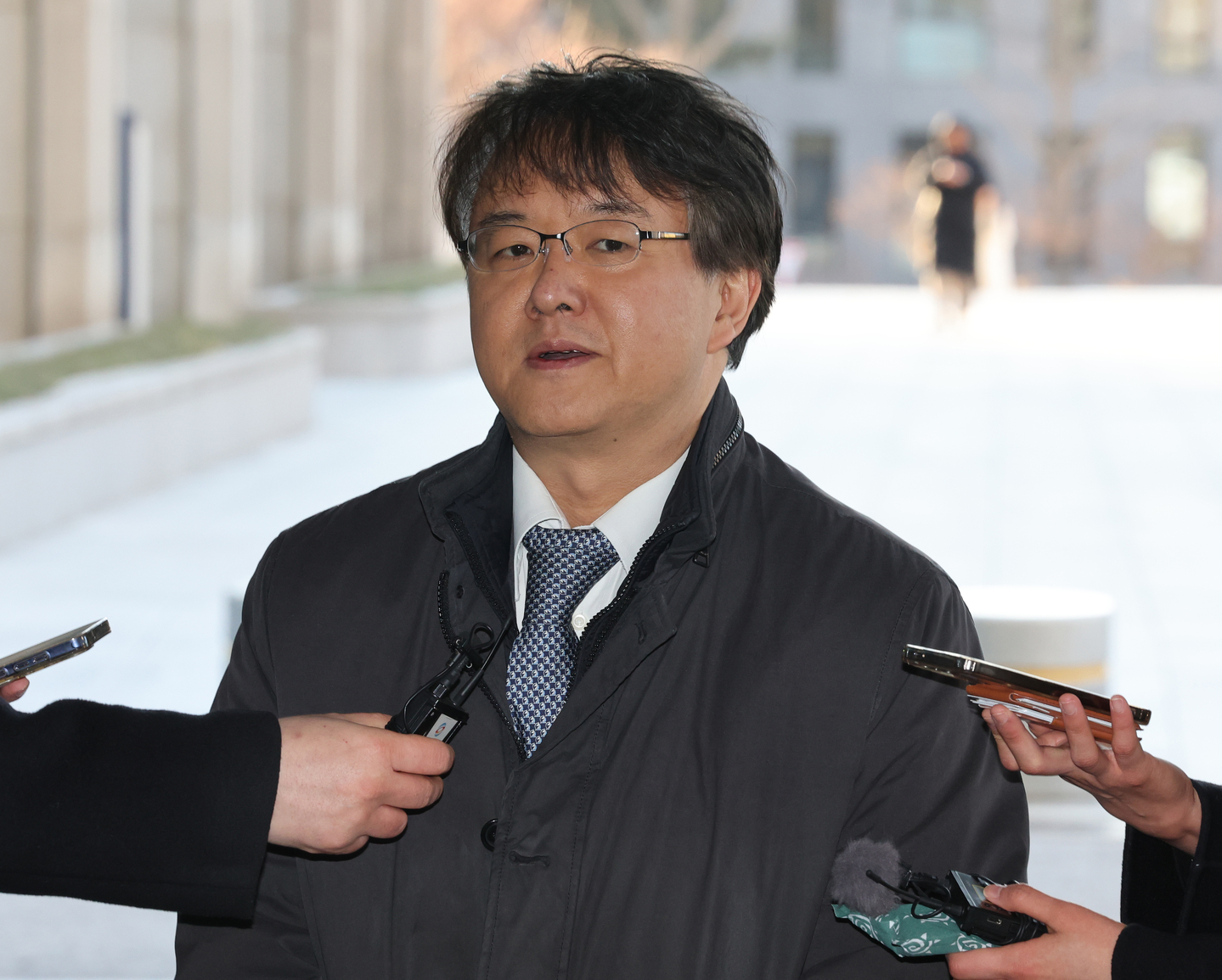 Kim Tae-hoon, head of a joint prosecution–police task force investigating allegations of political–religious collusion involving groups such as the Unification Church and Shincheonji, speaks to reporters as he arrives at the Seoul High Prosecutors’ Office in Seocho District on Jan. 8. [YONHAP]