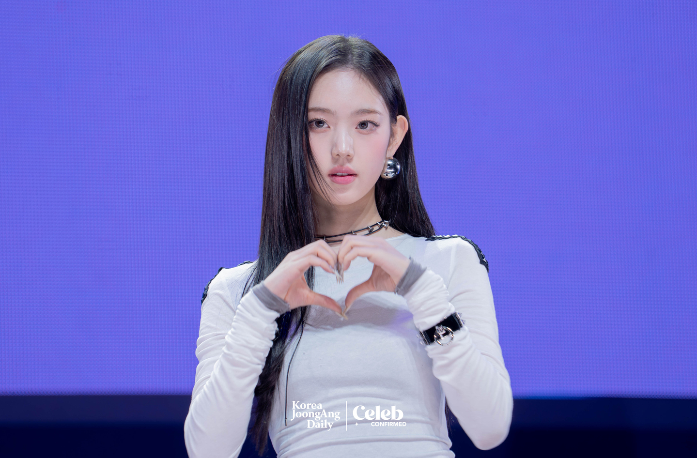 KiiiKiii’s Leesol poses for photos during a showcase for the release of the group’s second EP, “Delulu Pack,” at Yes24 Live Hall in eastern Seoul on Jan. 26 [DANIELA GONZALEZ PEREZ]