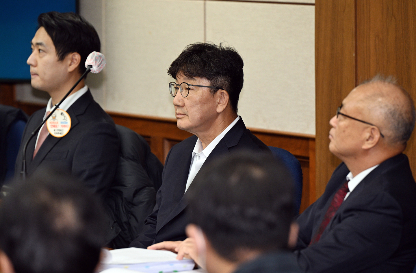 People Power Party lawmaker Kweon Seong-dong attends a hearing on allegations that he received illegal political funds from the Unification Church, at the Seoul Central District Court in southern Seoul on Nov. 3, 2025. [JOINT PRESS CORPS]