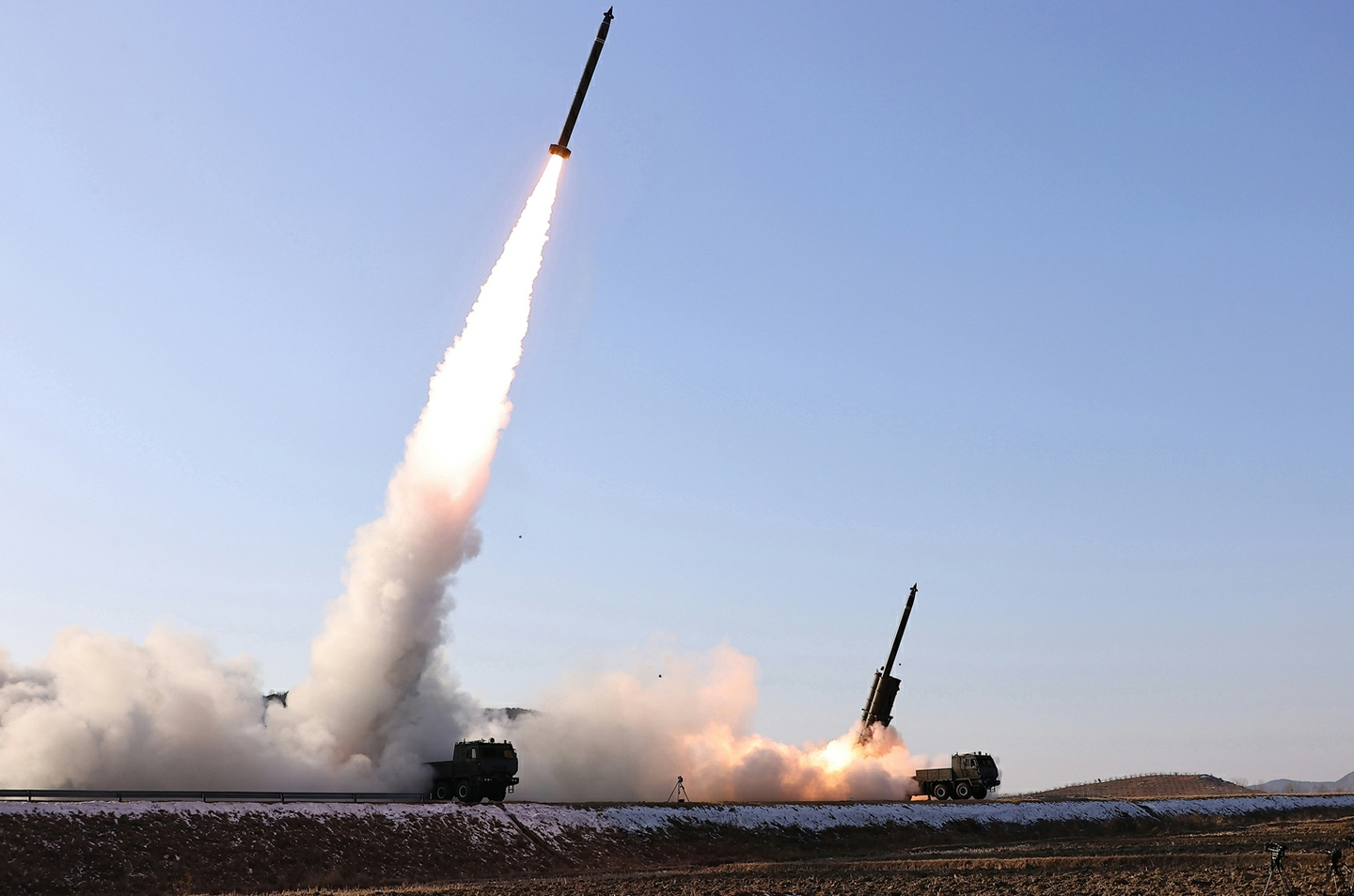North Korea test-fires an upgraded large-caliber multiple rocket launcher system (MRLS) to assess its effectiveness on Jan. 27, in this photo released by the Korean Central News Agency on Jan. 28. [KOREAN CENTRAL NEWS AGENCY] 