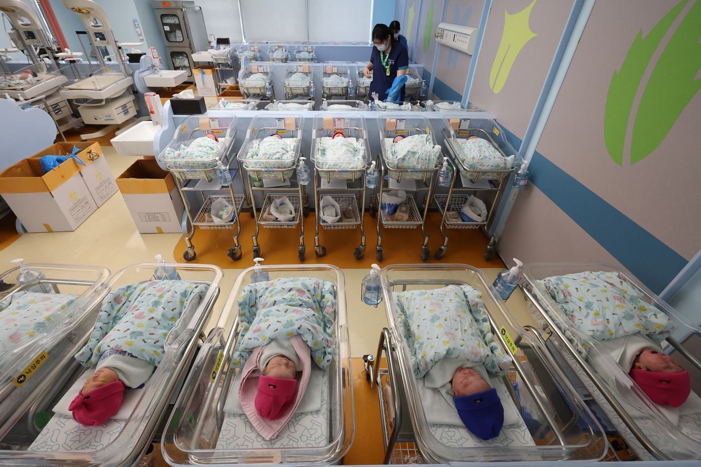 Nurses care for newborns in the neonatal unit at CHA Ilsan Medical Center in Goyang, Gyeonggi on Nov. 26, 2025. [YONHAP]