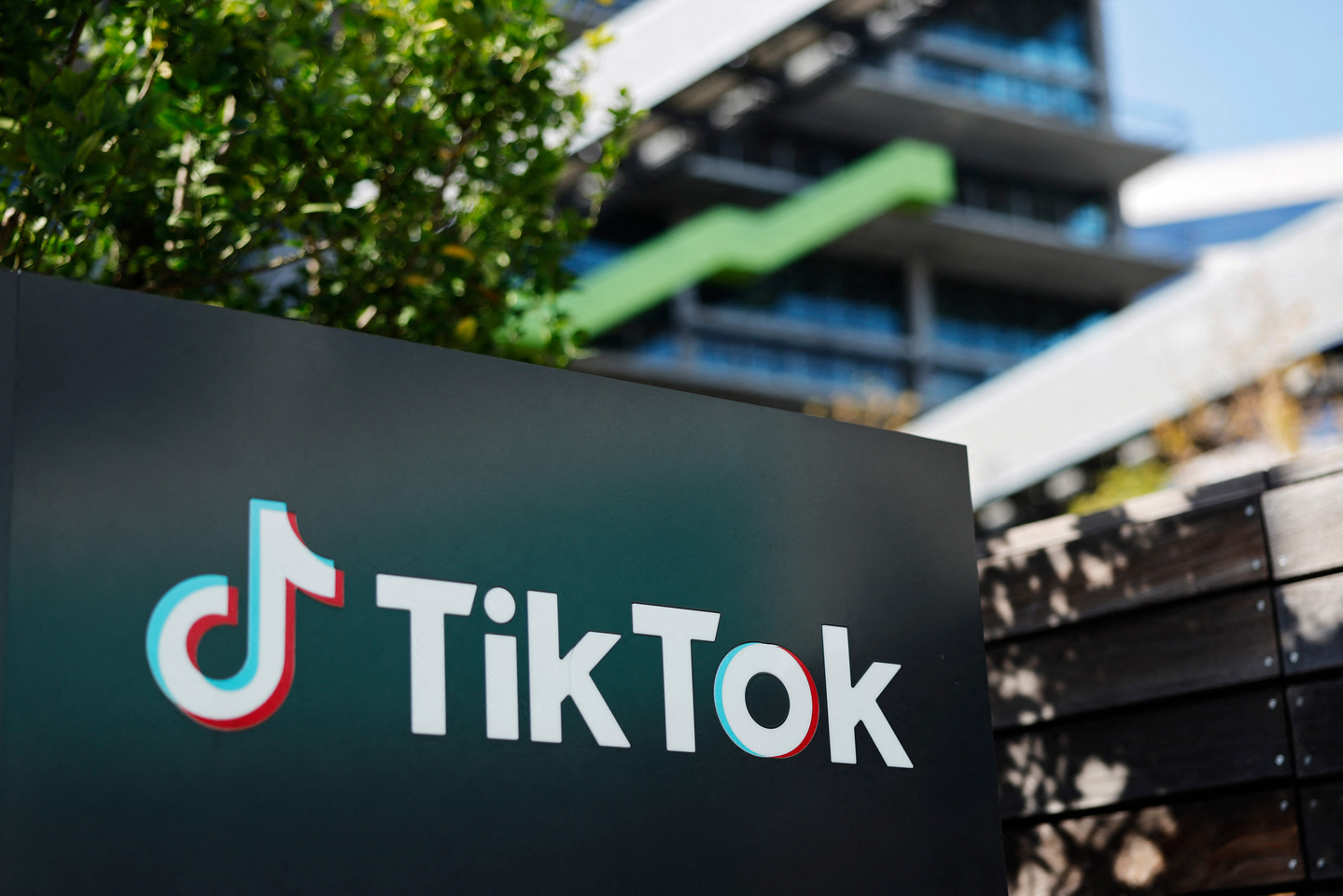 The TikTok logo is displayed at a TikTok office on in Culver City, California on Jan. 23. TikTok announced that its Chinese parent company, ByteDance, completed a deal to form a new U.S. TikTok entity with non-Chinese investors. [AFP/YONHAP]