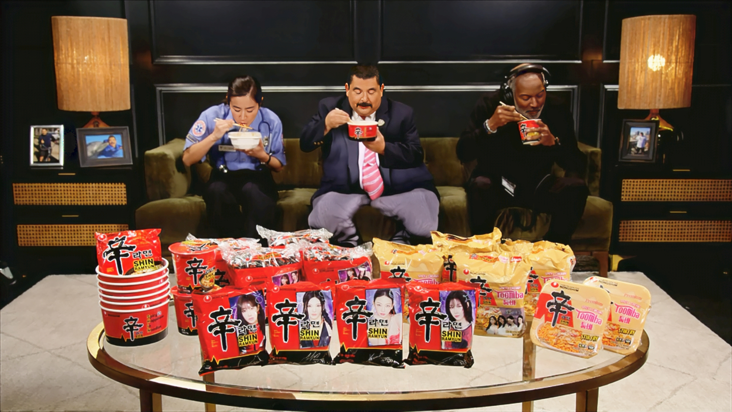 Nongshim's Shin Ramyun makes an appearance on ABC's late night talk show "Jimmy Kimmel Live!" (2003-) in a short comedy skit that aired on Jan. 26, as seen in this still provided by Nongshim. [NONGSHIM]