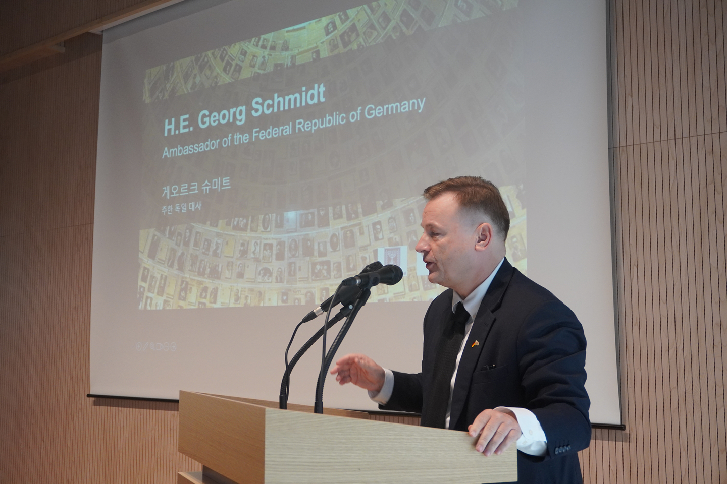 German Ambassador to Korea Georg Schmidt speaks during the International Holocaust Remembrance Day ceremony hosted by the Israeli and German embassies at the National Museum of Korean Democracy in Yongsan District, central Seoul, on Jan. 27. [EMBASSY OF ISRAEL]