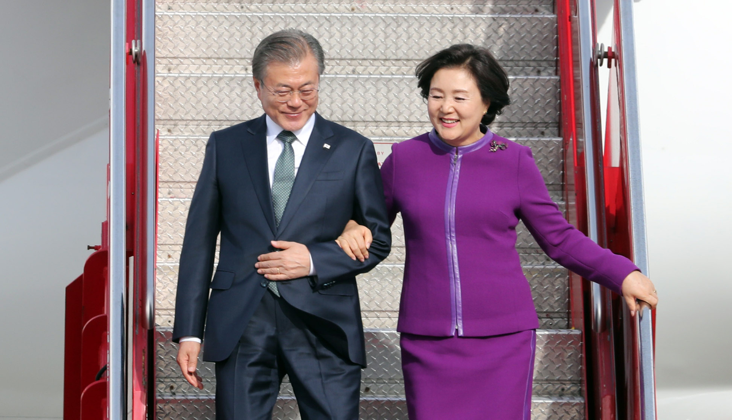 Then-President Moon Jae-in, left, and then-first lady Kim Jung-sook disembark from Air Force One at Gardermoen Air Base in Oslo on June 11, 2019, during their state visit to three Nordic countries. This marks the first-ever state visit to Norway by a Korean president. [YONHAP]