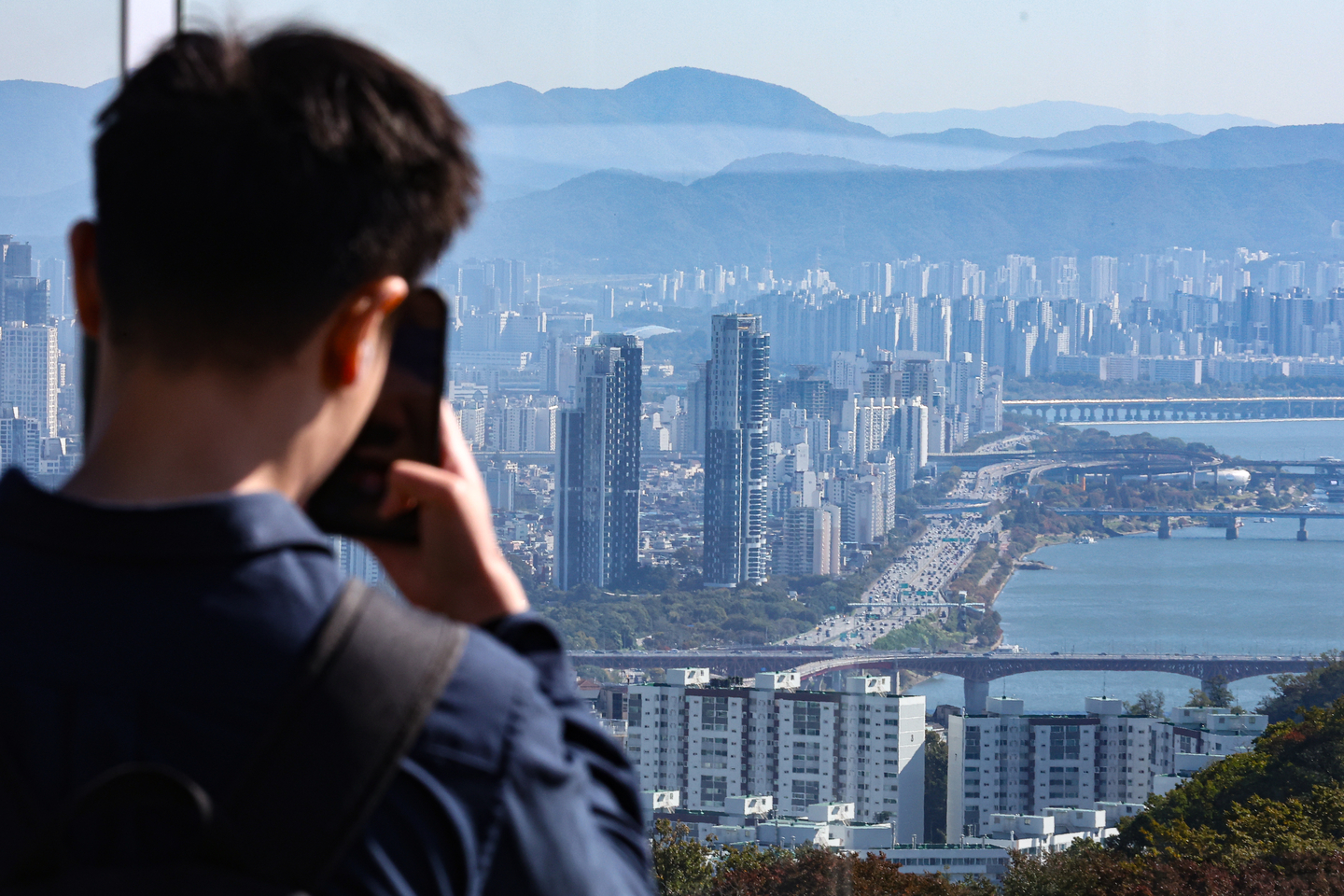 Apartment complexes in Seoul are seen from Namsan on Oct. 27, 2025, as data showed that Seoul apartment sale prices recorded their highest increase so far that year when measured against levels before the government’s Oct. 15, 2025, real estate policy announcement. [YONHAP]     