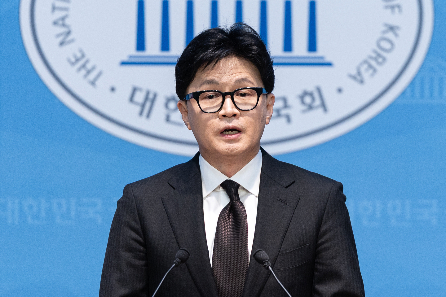 Han Dong-hoon, former leader of the People Power Party, delivers a statement at the National Assembly press briefing room in Yeouido, western Seoul, on Jan. 29, addressing the party leadership’s decision to expel him. [NEWS1]