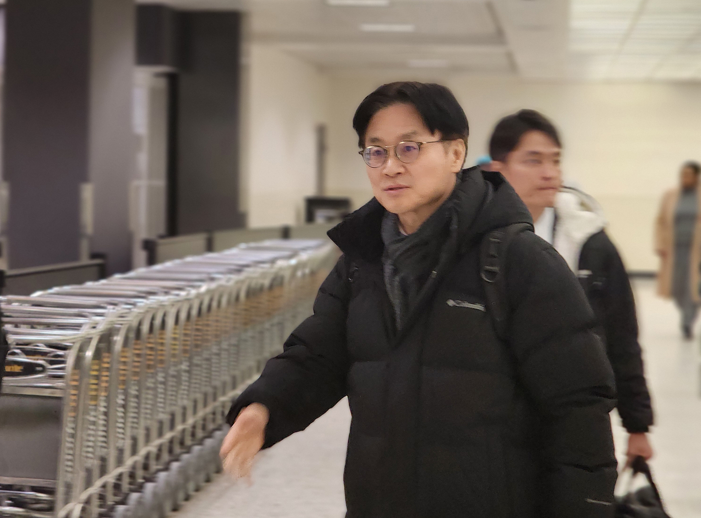Kim Jung-kwan, Korea’s industry minister, arrives in the United States via the Washington Dulles International Airport on Jan. 28. [YONHAP]