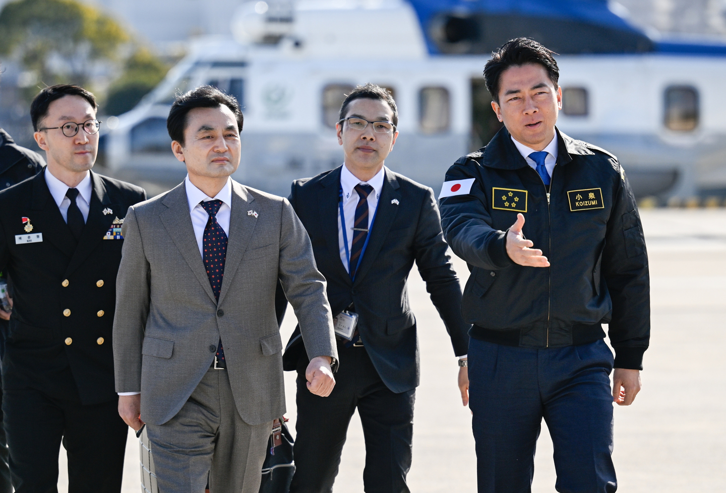 Defense Minister Ahn Gyu-back, second from left, and Japanese Defense Minister Shinjiro Koizumi, right, walk together in Japan, in this photo provided by the Defense Ministry on Jan. 30. [YONHAP] 