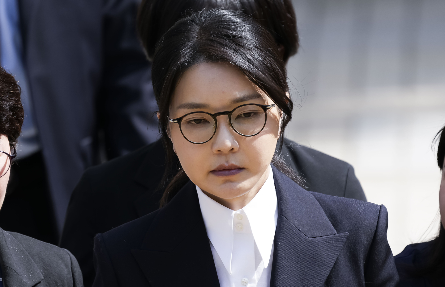 Former first lady Kim Keon Hee walks out of Seoul Central District Court in Seocho District, southern Seoul, after a questioning on Aug. 12, 2025. [JOINT PRESS CORPS] 