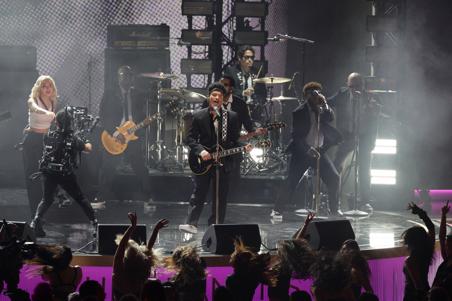 Rosé, left, and U.S. singer-songwriter Bruno Mars perform on stage during the 68th Annual Grammy Awards ceremony at the Crypto.com Arena in Los Angeles on Feb. 1. [EPA/YONHAP]