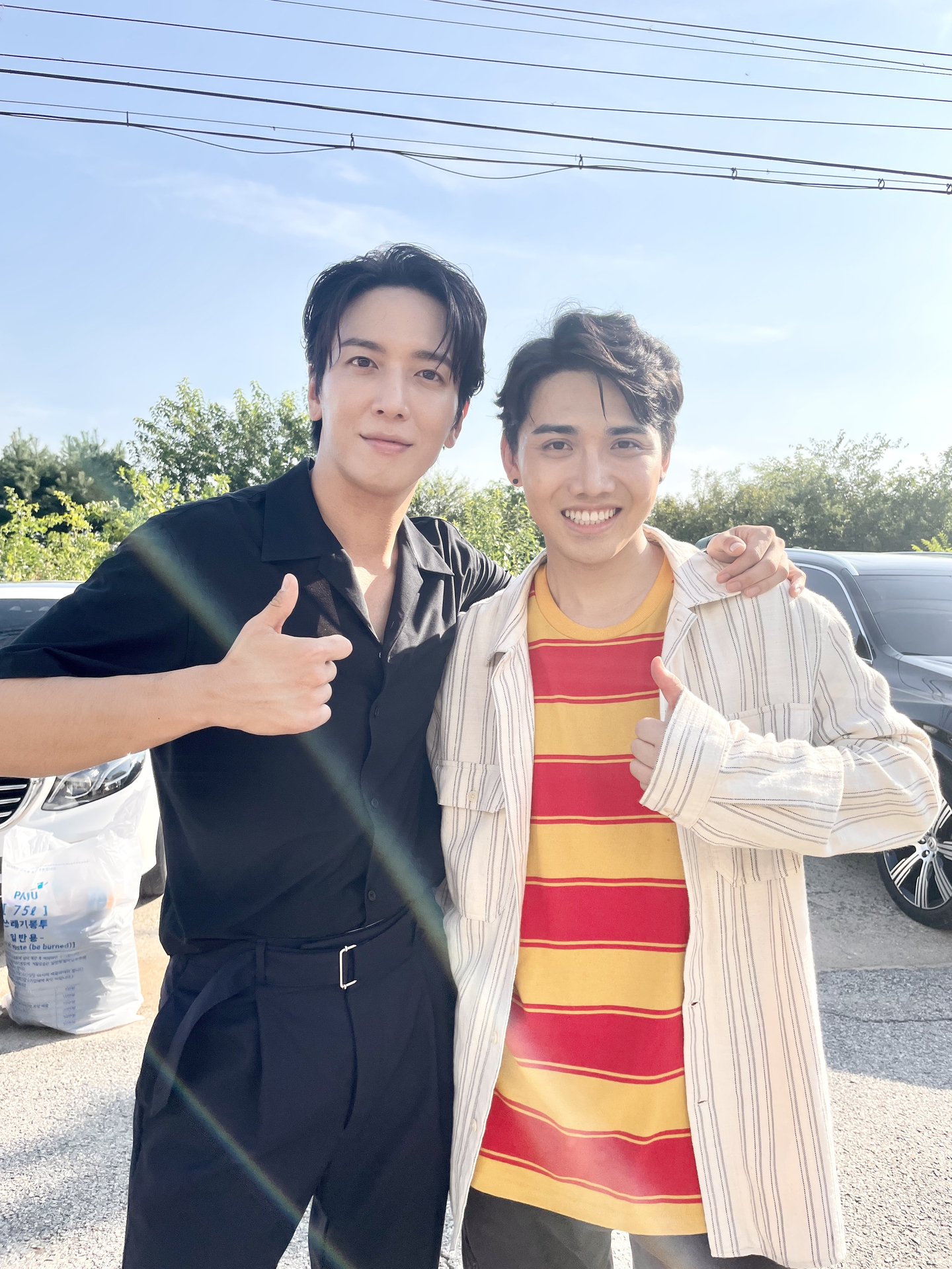 Le Anh Ton poses for a photo with singer and actor Jung Yong-hwa during filming for the series ″Brain Works″ (2023). [LE ANH TON]