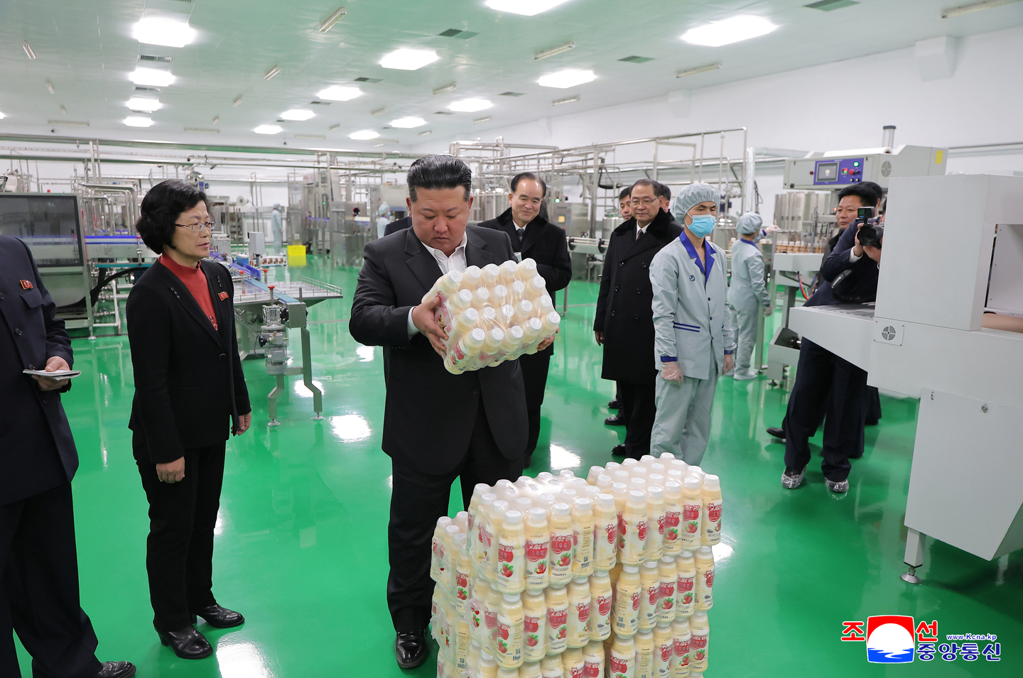 North Korean leader Kim Jong-un attends the opening of a livestock farm in Sambaing Stockbreeding Farm in North Phyongan province on Feb. 2, in this photo shared by the North's state-run Korean Central News Agency (KCNA) on Feb. 3. [YONHAP]