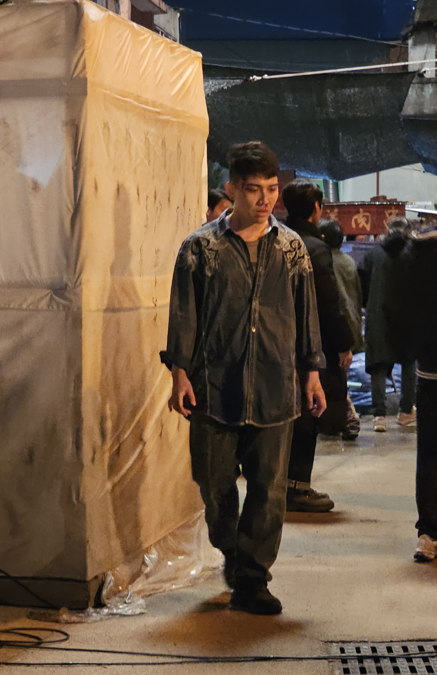 Le Anh Ton takes part in the filming of Korean thriller series “Your Honor” (2024). [LE ANH TON]