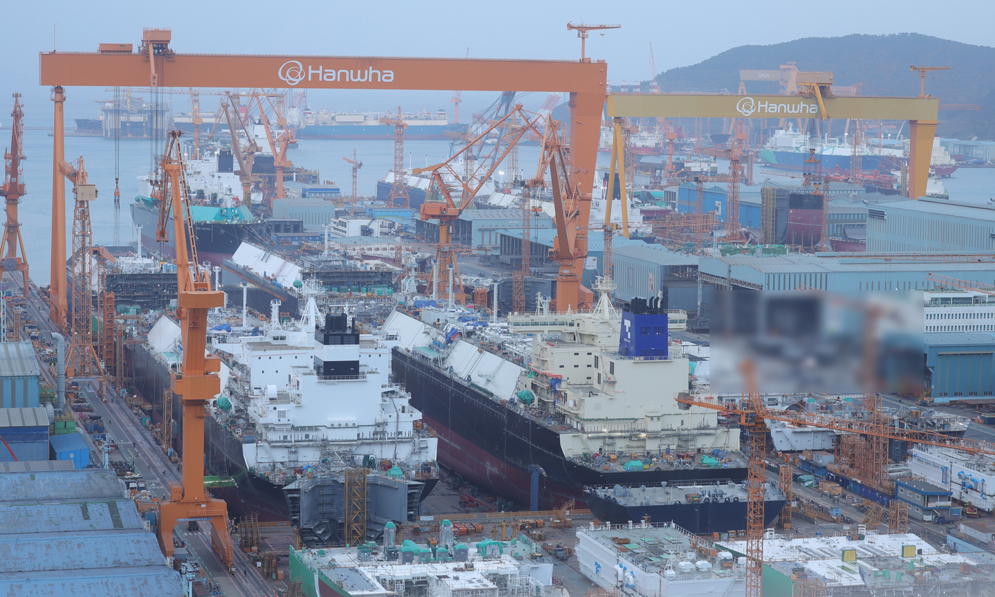 Vessels are docked at Hanwha Ocean's shipyard in Geoje, South Gyeongsang, on Nov. 27, 2025. [YONHAP] 