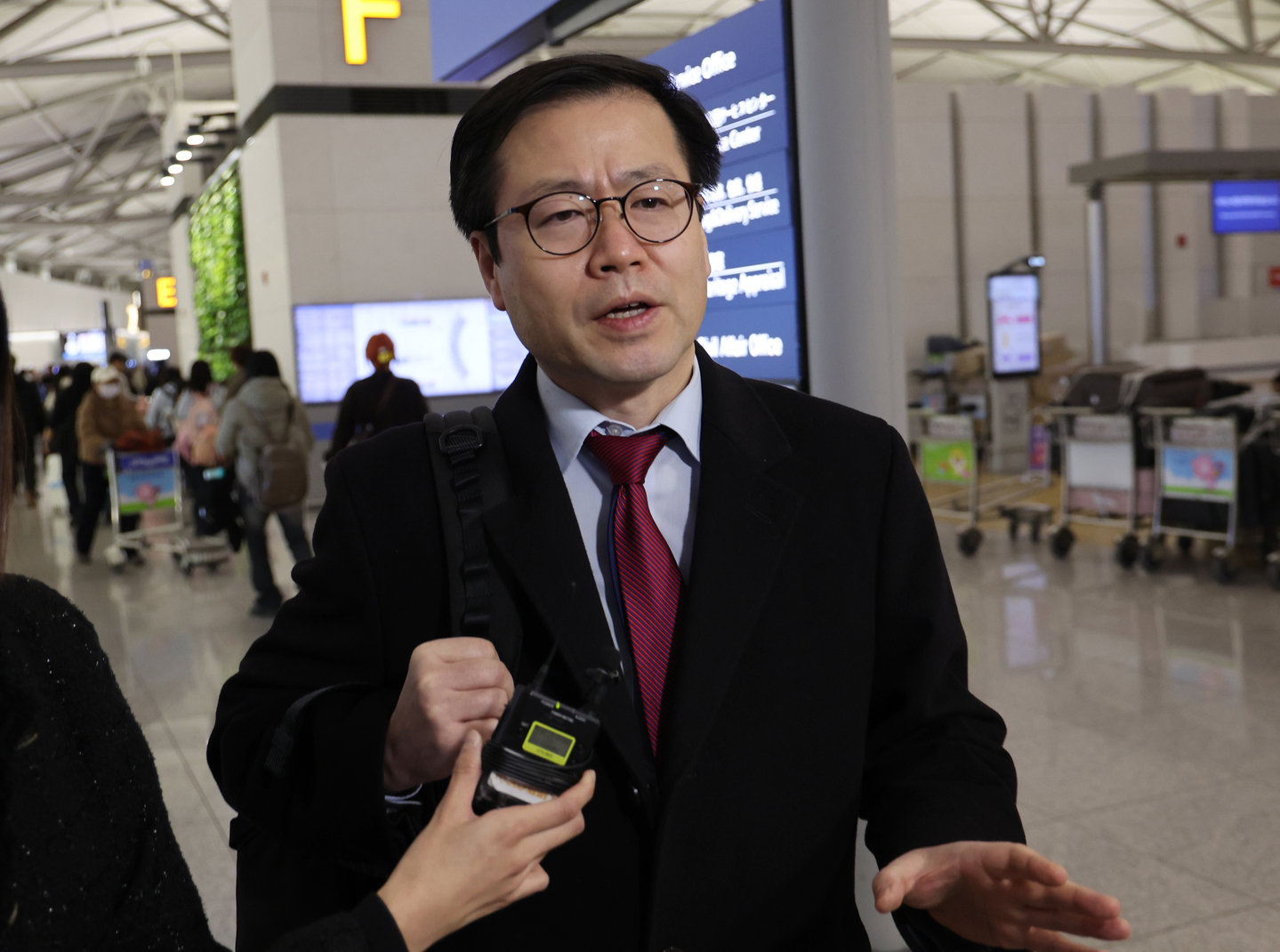 Trade Minister Yeo Han-koo speaks to the press at Incheon International Airport on Jan. 29. [YONHAP]