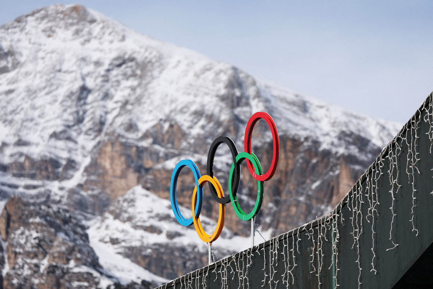 A general view shows the Olympic rings on the Cortina Curling Olympic Stadium, which will host the curling, wheelchair curling, and Paralympic closing ceremony during the Milano-Cortina Winter Olympic Games 2026, in Cortina, Italy, on Jan. 25, 2025. [REUTERS/YONHAP]