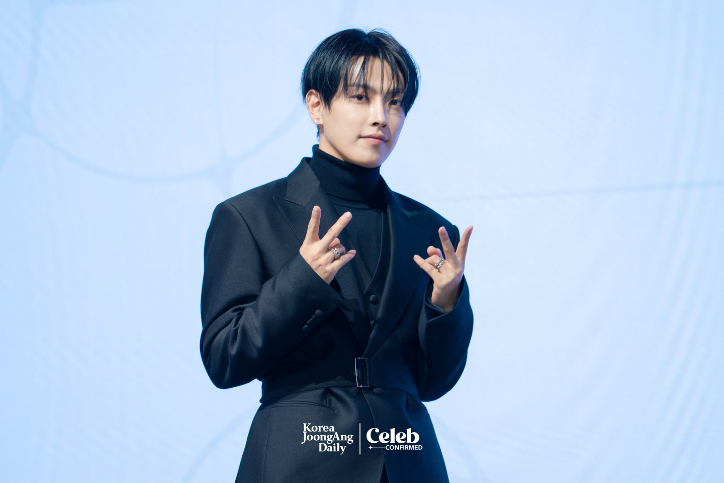 Ateez’s Hongjoong poses for photos during a press conference for the release of the group’s 13th EP, “Golden Hour: Part.4,” at the Fairmont Ambassador Seoul in western Seoul on Feb. 5. [DANIELA GONZALEZ PEREZ]
