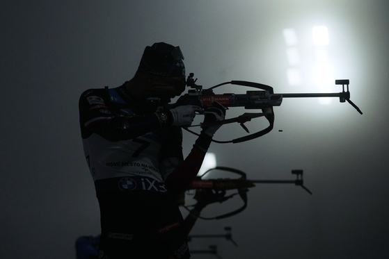 Athletes compete in Biathlon World Cup in Nove Mesto na Morave, Czech Republic on Jan. 25. [AP/YONHAP]