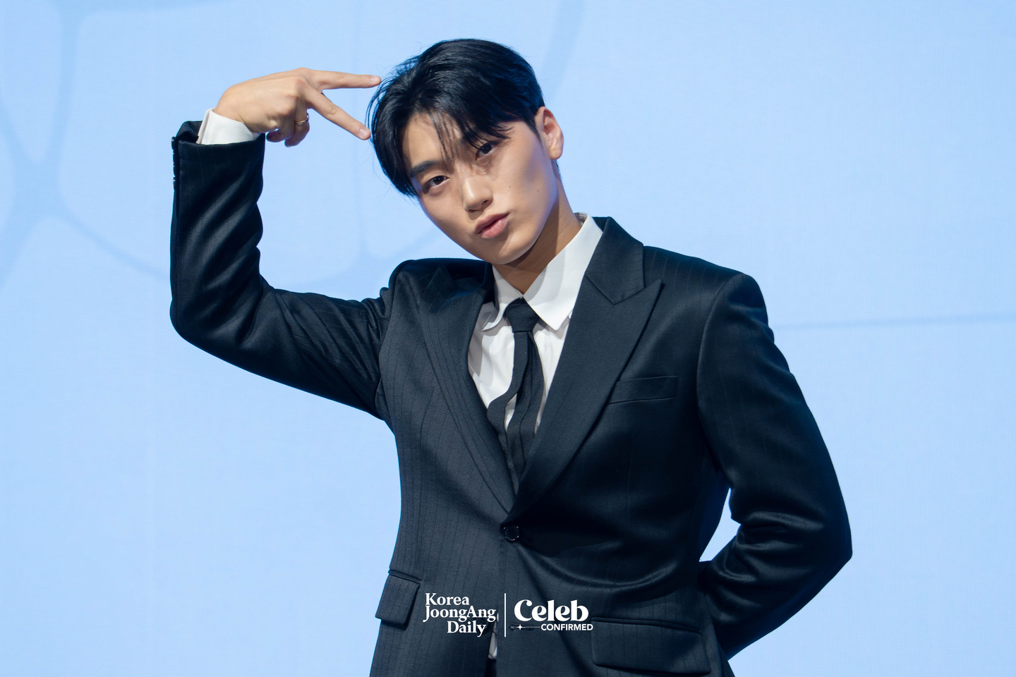 Ateez’s San poses for photos during a press conference for the release of the group’s 13th EP, “Golden Hour: Part.4,” at the Fairmont Ambassador Seoul in western Seoul on Feb. 5. [DANIELA GONZALEZ PEREZ]