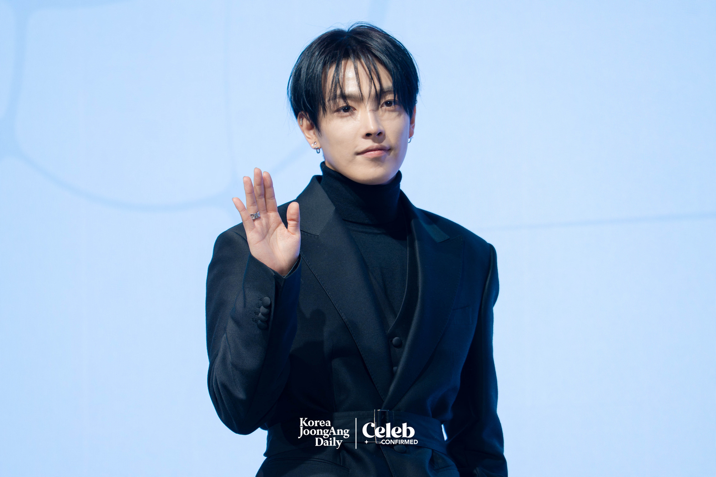 Ateez’s Hongjoong poses for photos during a press conference for the release of the group’s 13th EP, “Golden Hour: Part.4,” at the Fairmont Ambassador Seoul in western Seoul on Feb. 5. [DANIELA GONZALEZ PEREZ]