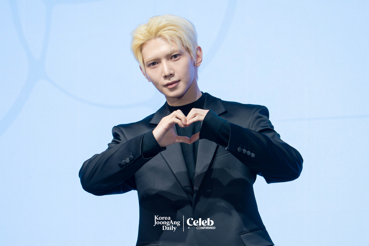 Ateez’s Yeosang poses for photos during a press conference for the release of the group’s 13th EP, “Golden Hour: Part.4,” at the Fairmont Ambassador Seoul in western Seoul on Feb. 5. [DANIELA GONZALEZ PEREZ]