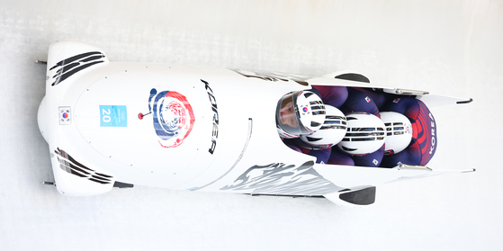 The Korean four-man bobsleigh competes at the 2022 Beijing Winter Olympics at the Yanqing National Sliding Center in Beijing on Feb. 19, 2022. [YONHAP]