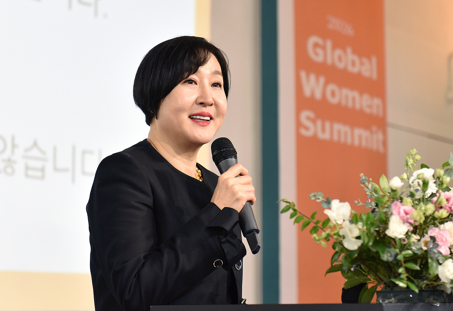 Huh Kum-joo, the founder and president of International Women's Forum Korea, speaks during the Global Women Summit held in central Seoul on Feb. 3. [INTERNATIONAL WOMEN'S FORUM KOREA] 