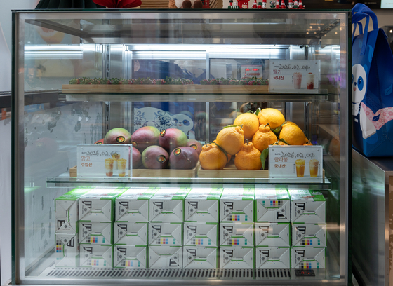 A ChaPanda store in western Seoul displays fruits inside a transparent refrigerator display. [CHO YONG-JUN]