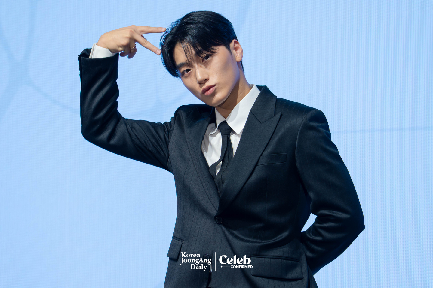 Ateez’s San poses for photos during a press conference for the release of the group’s 13th EP, “Golden Hour: Part.4,” at the Fairmont Ambassador Seoul in western Seoul on Feb. 5. [DANIELA GONZALEZ PEREZ]