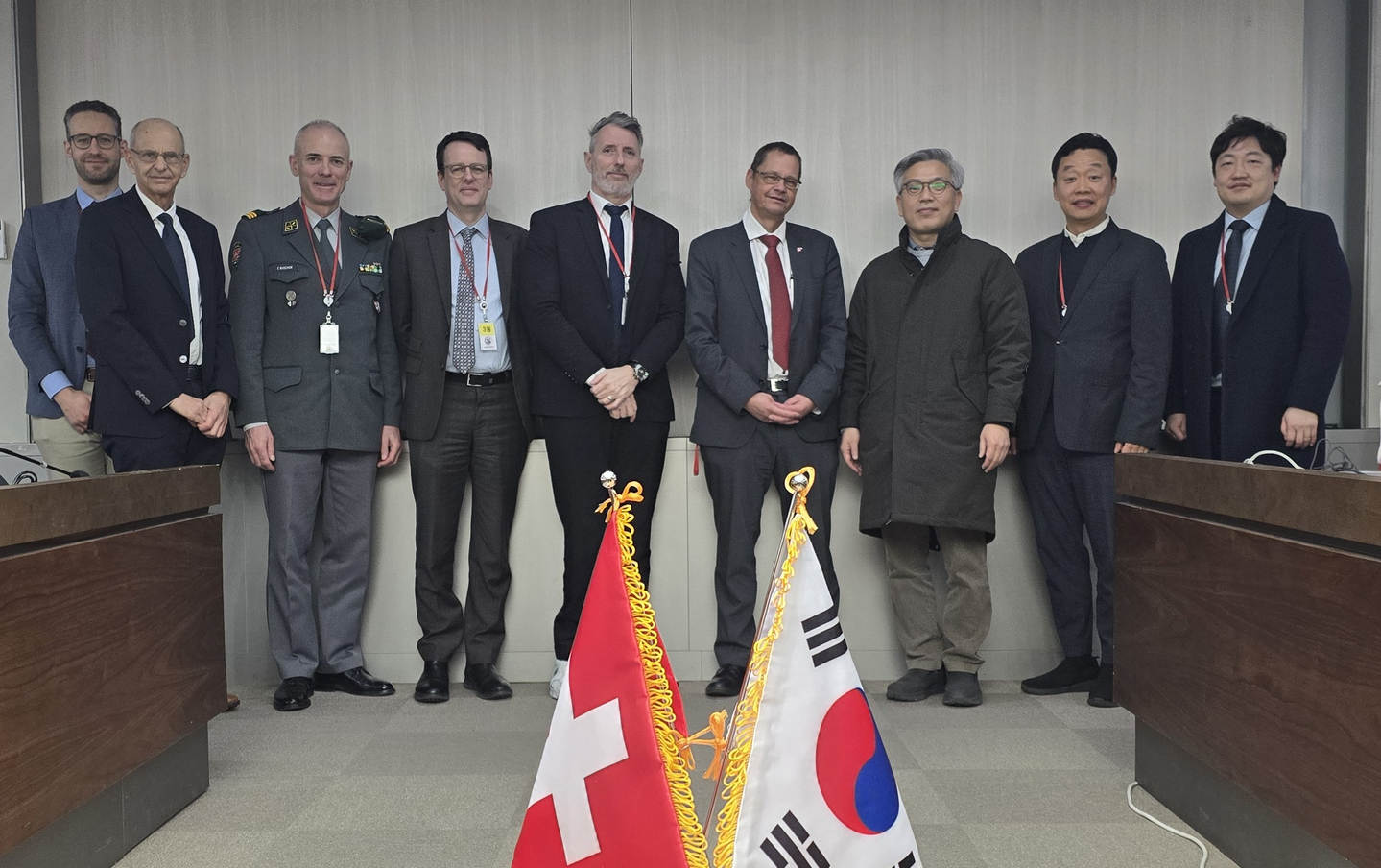 Swiss National Armaments Director Urs Loher, fourth from right, poses next to Yun Song-hyun, executive director of the Directorate of Defense Industry Advancement, third from right, and other Swiss and Korean officials during a meeting at the Defense Acquisition Program Administration in Daejeon on Feb. 5. [EMBASSY OF SWITZERLAND IN KOREA]