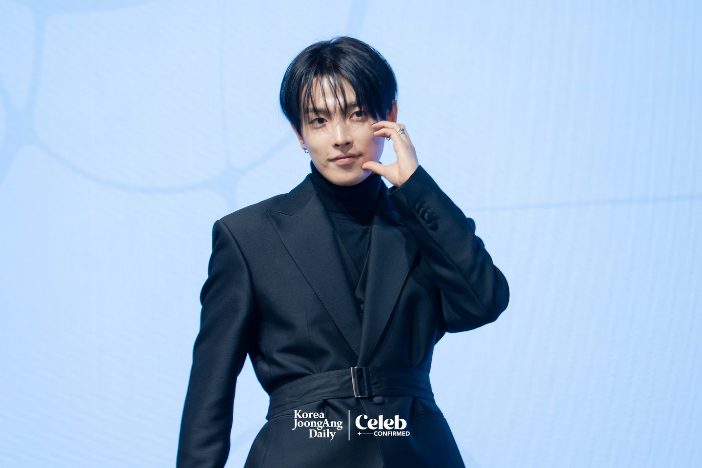 Ateez’s Hongjoong poses for photos during a press conference for the release of the group’s 13th EP, “Golden Hour: Part.4,” at the Fairmont Ambassador Seoul in western Seoul on Feb. 5. [DANIELA GONZALEZ PEREZ]