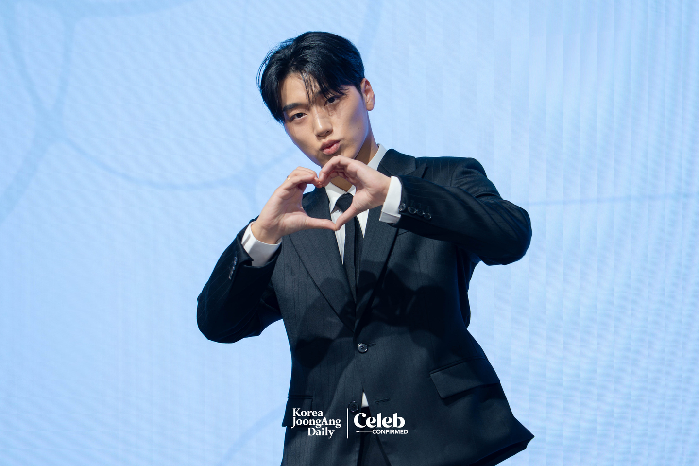 Ateez’s San poses for photos during a press conference for the release of the group’s 13th EP, “Golden Hour: Part.4,” at the Fairmont Ambassador Seoul in western Seoul on Feb. 5. [DANIELA GONZALEZ PEREZ]