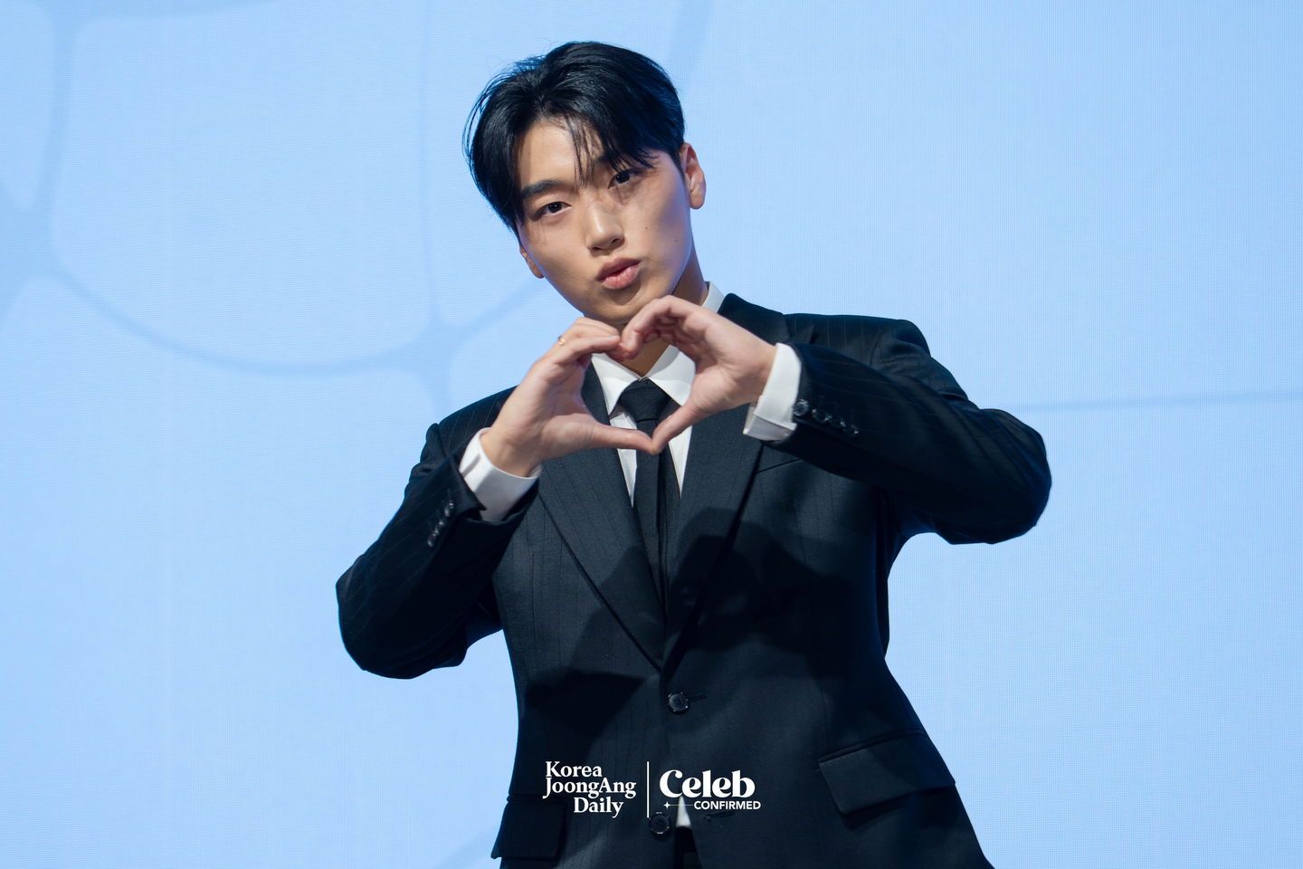 Ateez’s San poses for photos during a press conference for the release of the group’s 13th EP, “Golden Hour: Part.4,” at the Fairmont Ambassador Seoul in western Seoul on Feb. 5. [DANIELA GONZALEZ PEREZ]