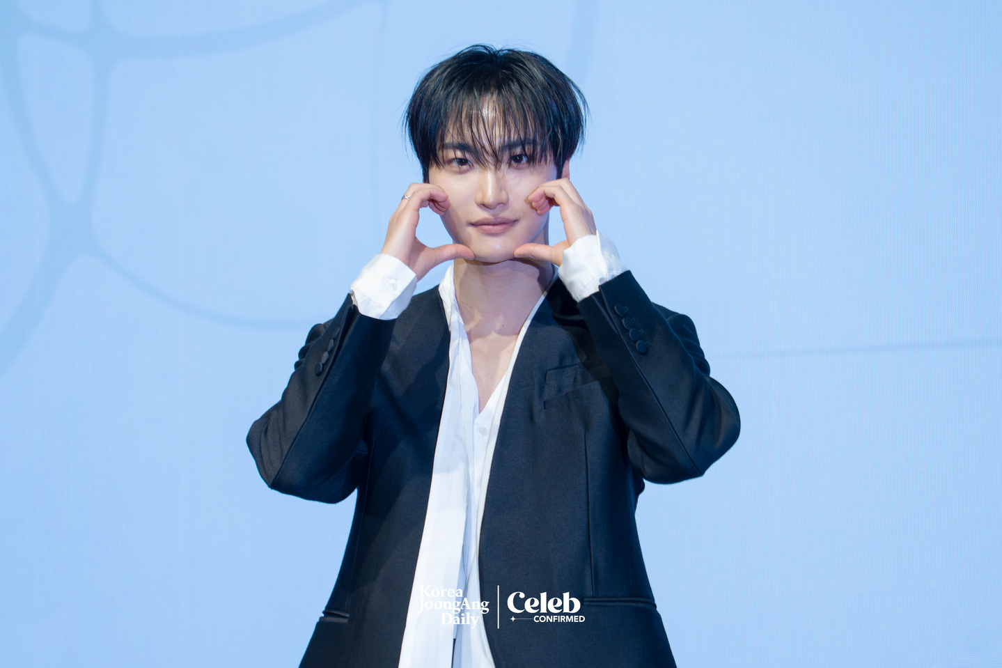 Ateez’s Seonghwa poses for photos during a press conference for the release of the group’s 13th EP, “Golden Hour: Part.4,” at the Fairmont Ambassador Seoul in western Seoul on Feb. 5. [DANIELA GONZALEZ PEREZ]