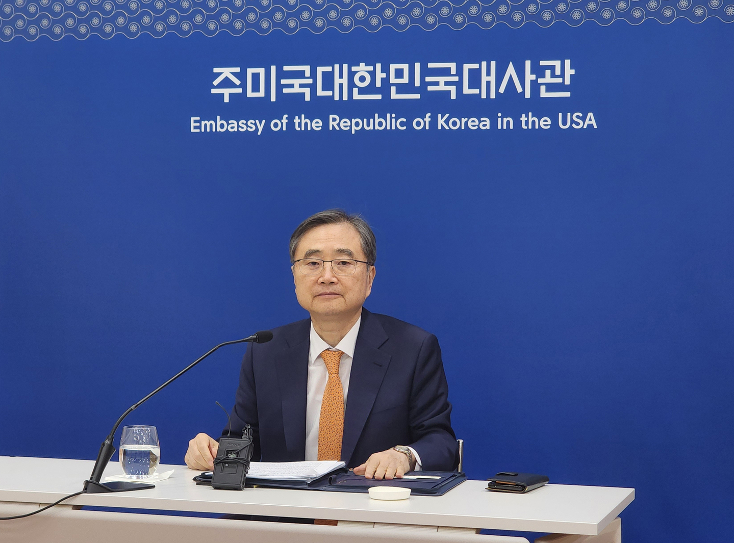 Foreign Minister Cho Hyun attends a briefing on the results of his U.S. visit at the Korean Embassy in Washington on Feb. 5. [YONHAP]